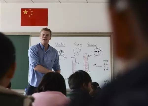 Trung Quốc hạn chế giáo viên nước ngoài dạy ngoại ngữ